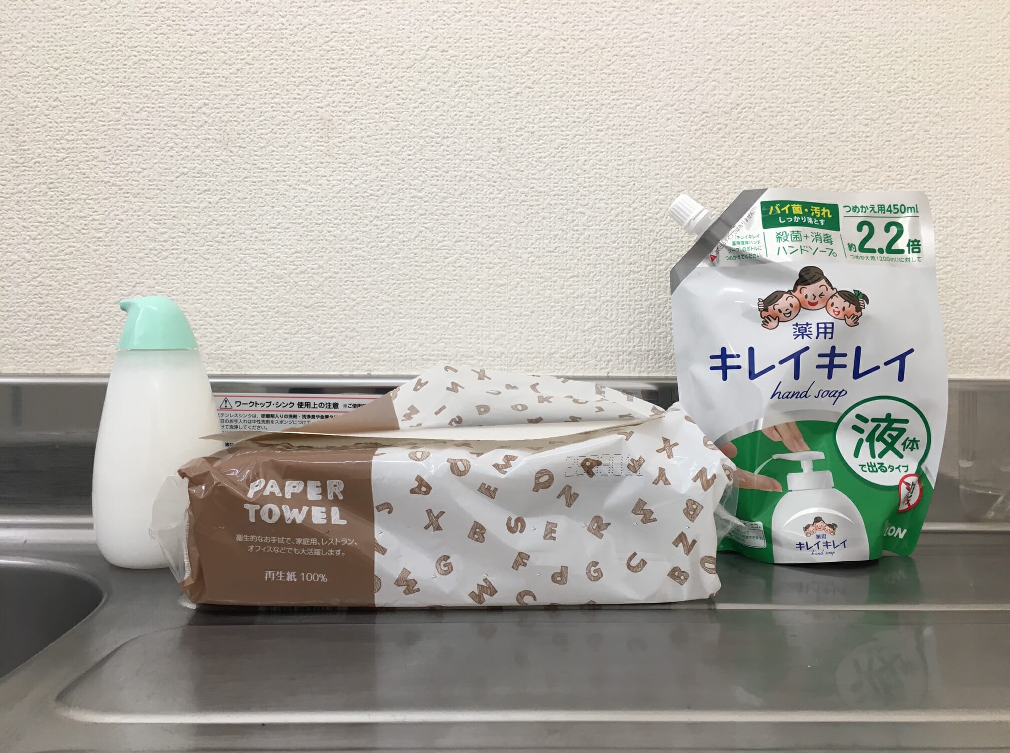 カウンターでは、手洗い、うがいを徹底し、マスクで対応